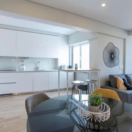 New - Luxury & Bright Apartment Lisbon-2